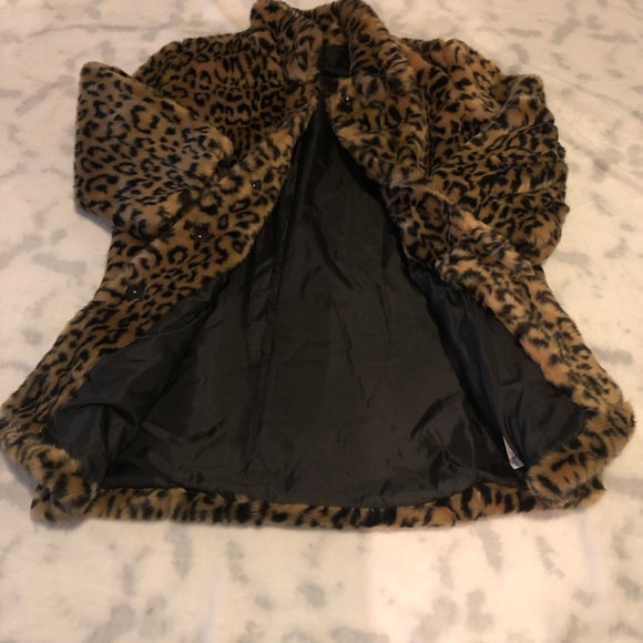 FOREVER 21 FAUX FUR 3/4 Sleeve Cheetah Coat. SIZE(S) - Picture 10 of 17